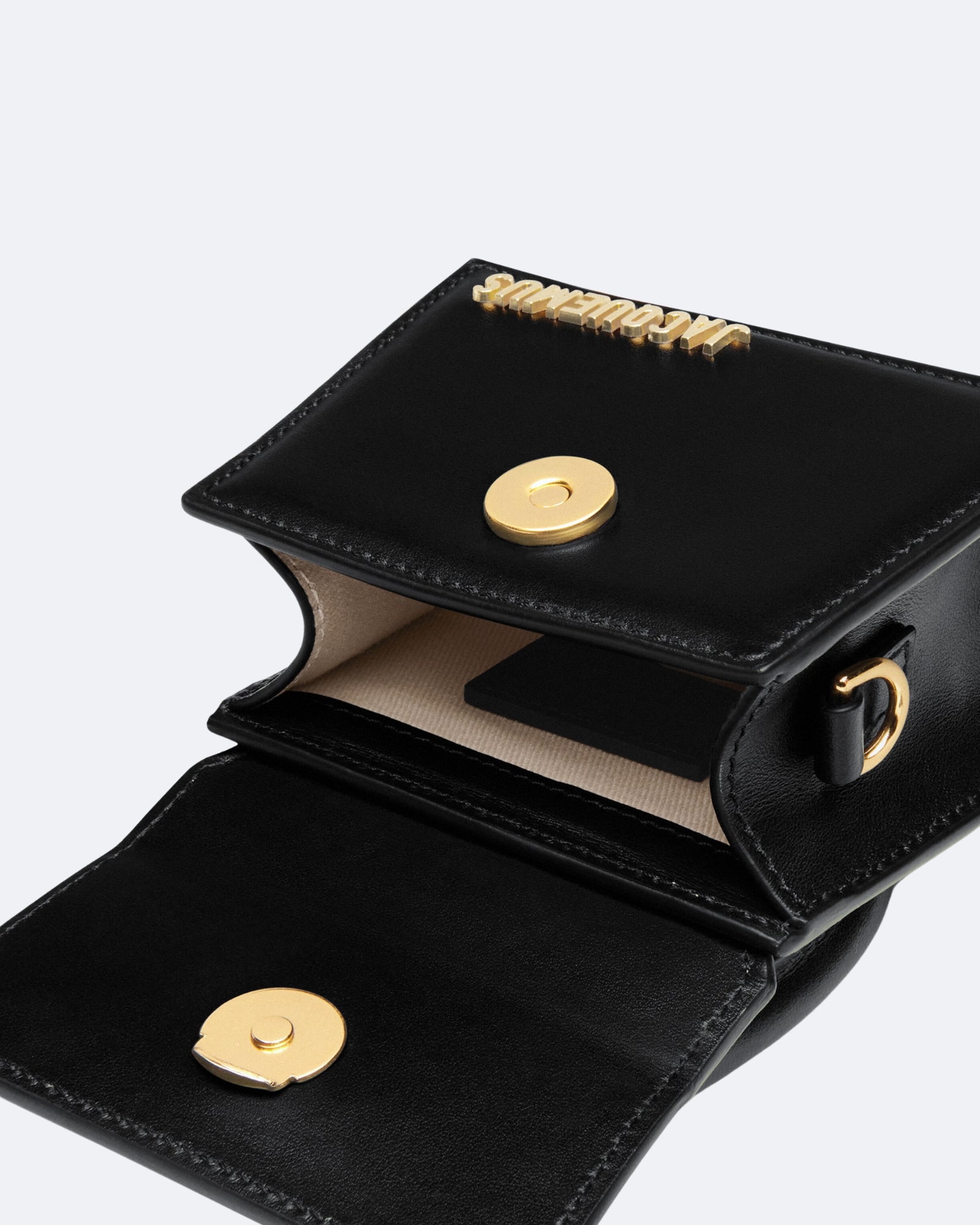 Jacquemus Borsa a Tracolla 213BA001-3000-990 - SanShopLuxury - 2024, Autunno/Inverno, Borsa a Tracolla, Carry Over, Continuativo, Donna, Idoneo, Jacquemus, Nero, New, Primavera/Estate, Ultimo, Unica, Valigeria