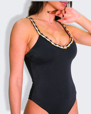 District Margherita Mazzei Costume 4FQ50 - SanShopLuxury - 1°, 2024, 2°, 3°, 4°, 5°, Abbigliamento, Beachwear, Costume, District Margherita Mazzei, Donna, Idoneo, Intero, Nero, Outlet, Primavera/Estate, SS24