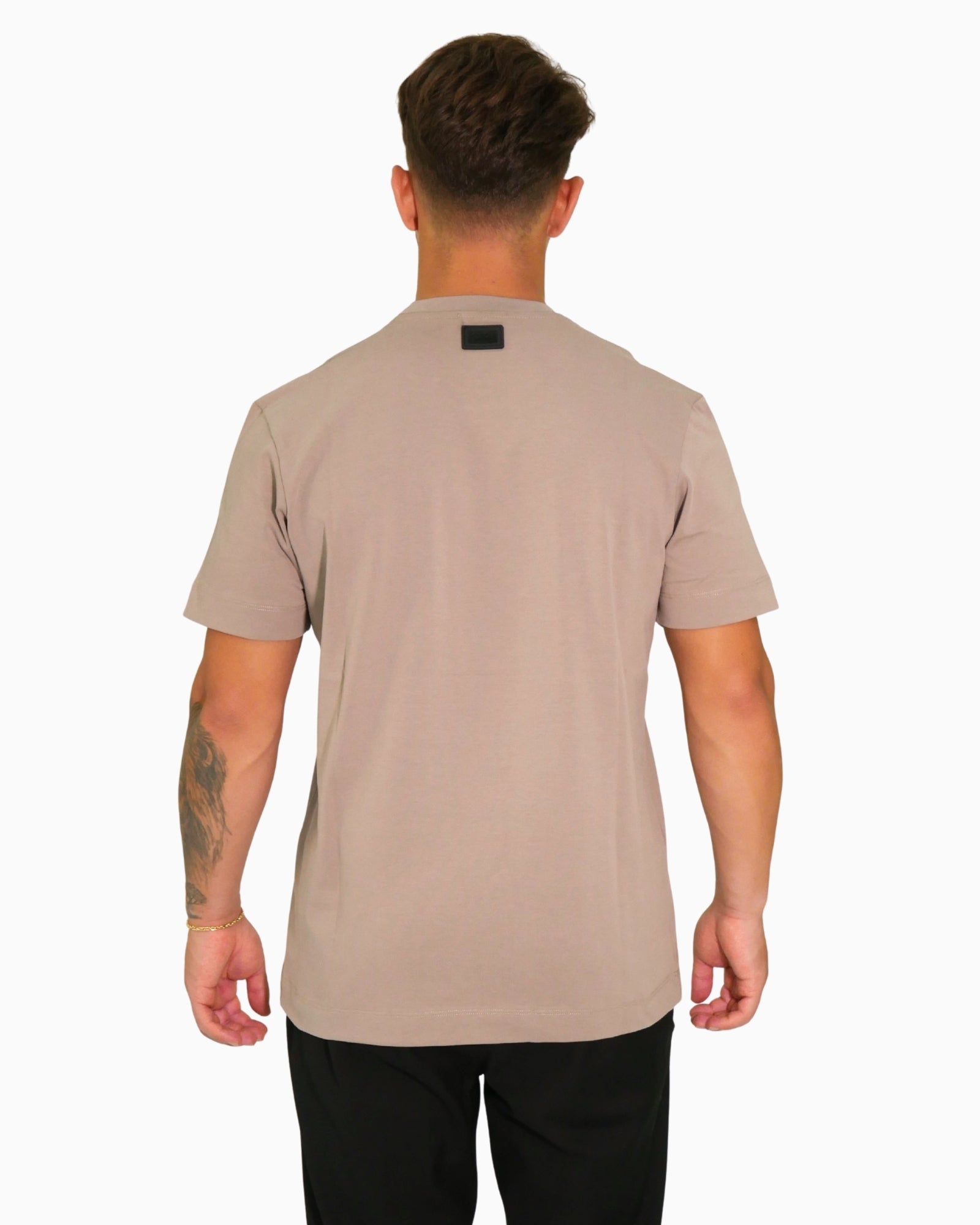 Stay Street T-Shirt FW25-T6000-TAUPE - SanShopLuxury - 2025, Abbigliamento, Autunno/Inverno, FW25, Idoneo, L, M, New, S, Stay Street, T-Shirt, Taupe, Uomo, XL, XXL, XXXL