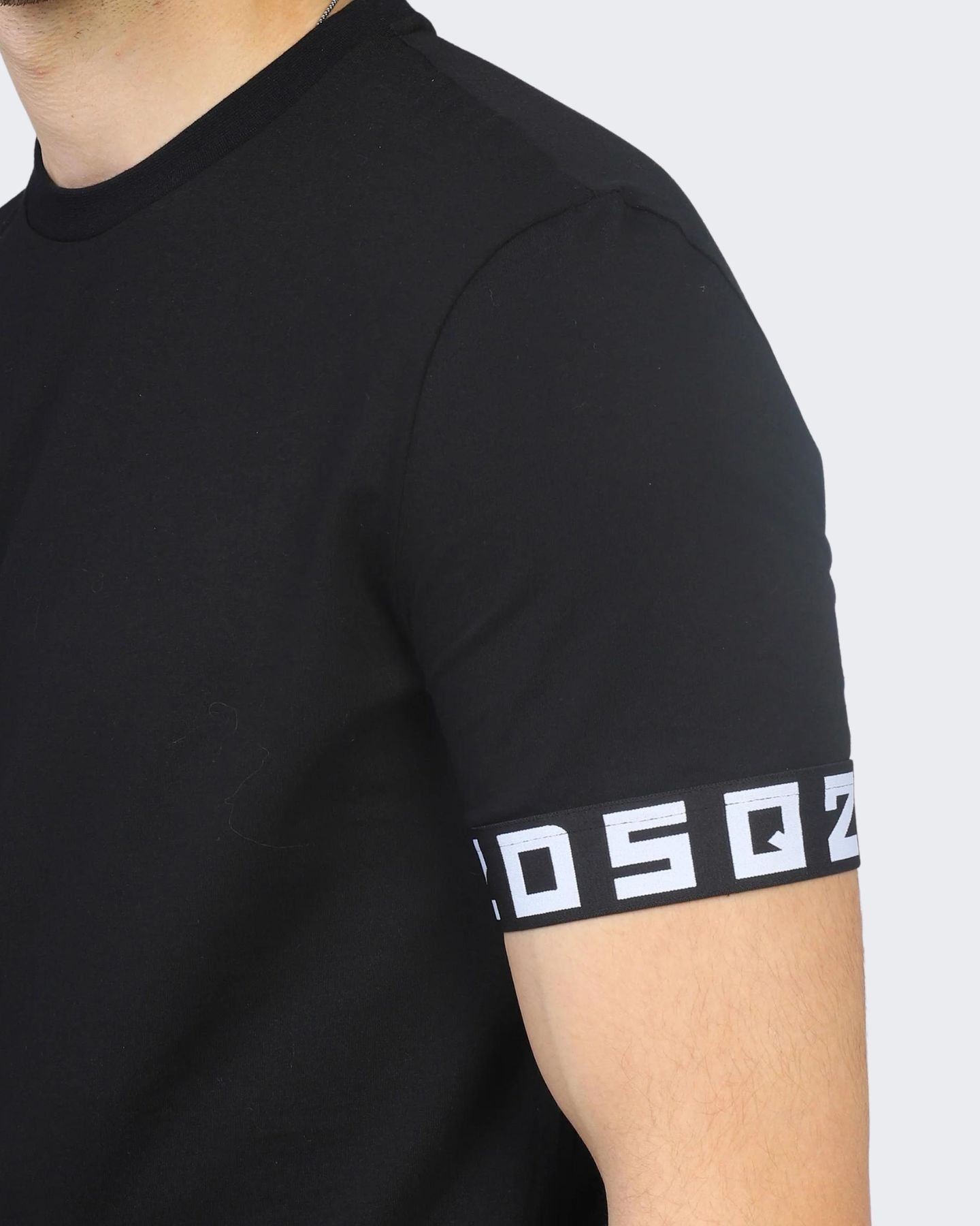 Dsquared2 T-Shirt D9M3S5130 - SanShopLuxury - 2024, Abbigliamento, Beachwear, Bianco, Bianco-Rosso, Dsquared2, Idoneo, L, M, Nero, Outlet, Primavera/Estate, S, SS24, T-Shirt, Uomo, XL, XXL