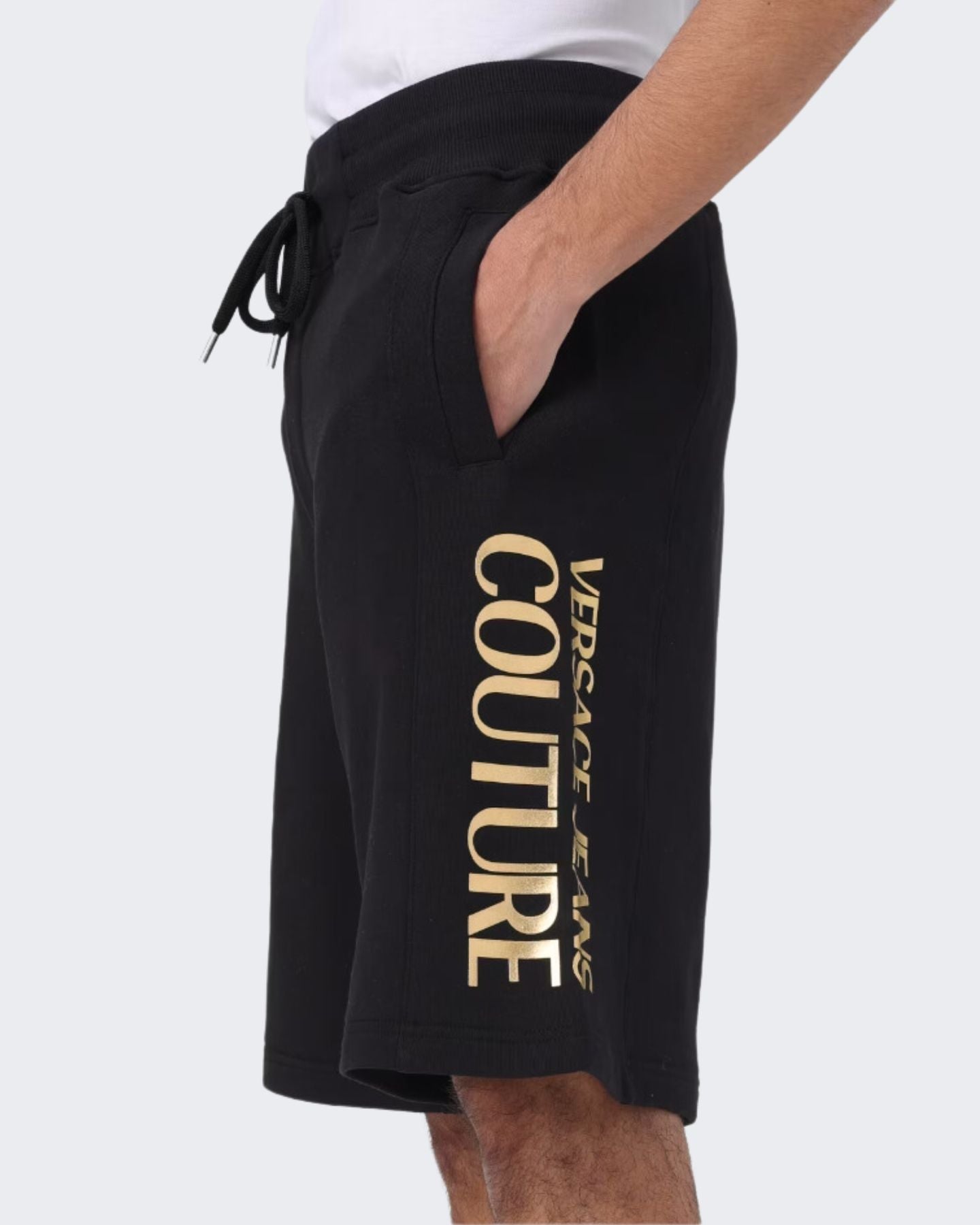 Versace Jeans Couture Short 76GADT00/CF01TG89 - SanShopLuxury - 2024, Abbigliamento, Idoneo, L, M, Nero-Oro, Outlet, Primavera/Estate, S, Short, SS24, Uomo, Versace Jeans Couture, XL