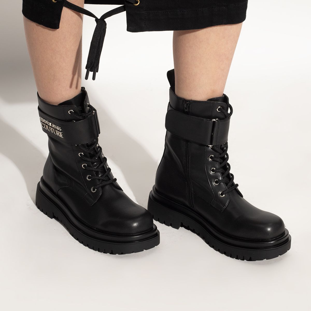 Versace Jeans Couture Anfibi 75VA3S64 71570 - SanShopLuxury - 2023, 36, 37, 38, 39, 40, 41, Anfibi, Autunno/Inverno, Calzature, Donna, FW23, Idoneo, Nero, Outlet, Stringate, Versace Jeans Couture