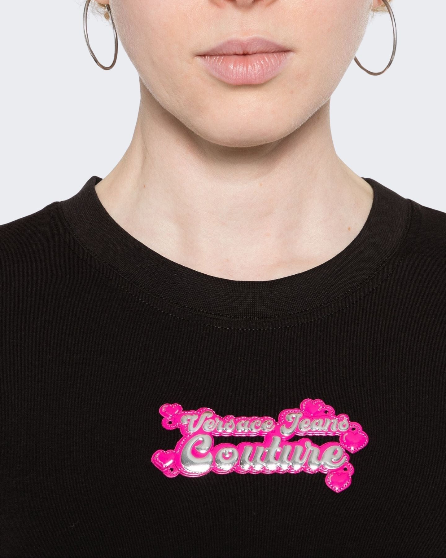 Versace Jeans Couture T-Shirt 76HAHG08/CJ02G899 - SanShopLuxury - 2024, Abbigliamento, Crop, Donna, Idoneo, L, M, Nero, Outlet, Primavera/Estate, S, SS24, T-Shirt, Versace Jeans Couture, XL