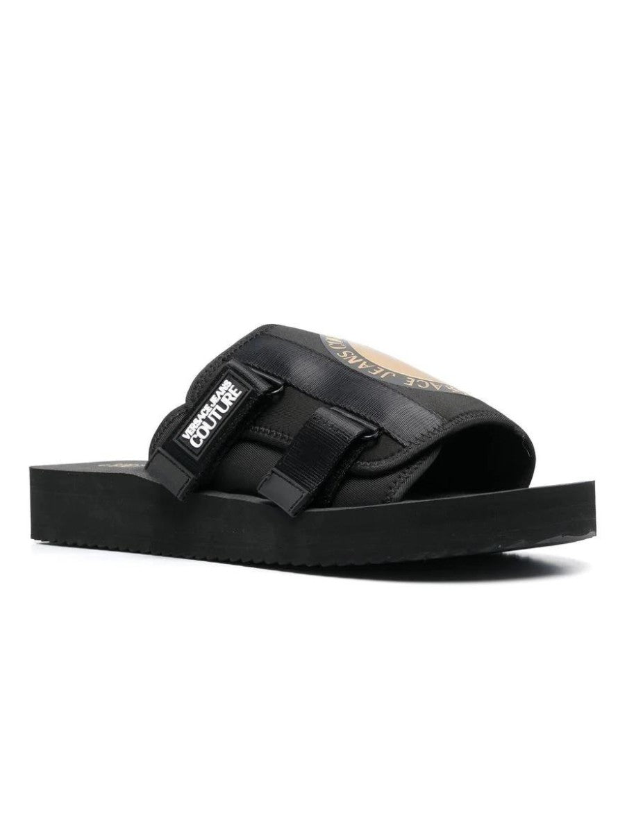 Versace Jeans Couture Sandali 74YA3S7A ZS636 - SanShopLuxury - 2023, 39, 40, 41, 42, 43, 44, Beachwear, Calzature, Nero, Outlet, Primavera/Estate, Sandali, SS23, Uomo, Versace Jeans Couture