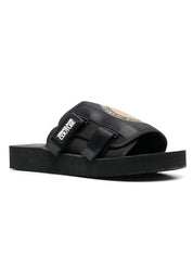 Versace Jeans Couture Sandali 74YA3S7A ZS636 - SanShopLuxury - 2023, 39, 40, 41, 42, 43, 44, Beachwear, Calzature, Nero, Outlet, Primavera/Estate, Sandali, SS23, Uomo, Versace Jeans Couture