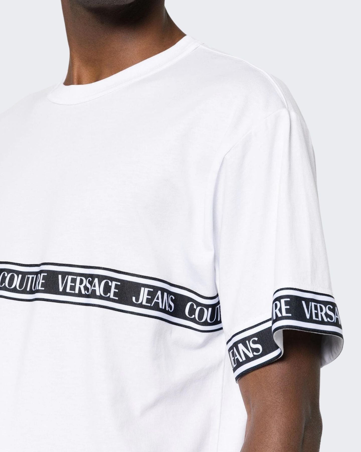 Versace Jeans Couture T-Shirt 76GAHC06/CJ01C003 - SanShopLuxury - 2024, Abbigliamento, Bianco, Idoneo, L, M, Outlet, Primavera/Estate, SS24, T-Shirt, Uomo, Versace Jeans Couture, XL, XXL