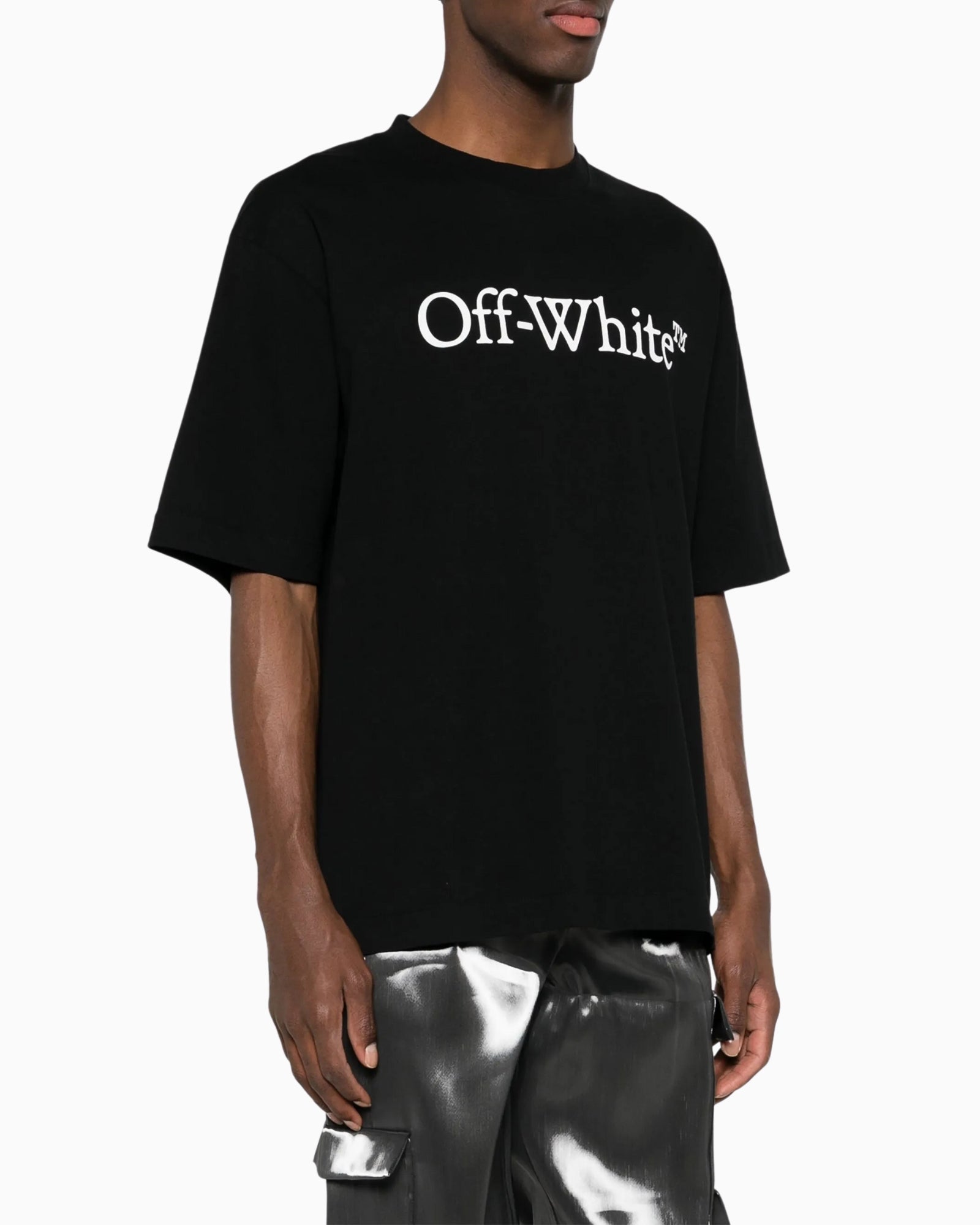 Off-White T-Shirt OMAA120C99JER008 1001 - SanShopLuxury - 2025, Abbigliamento, Autunno/Inverno, Carry Over, Continuativo, Idoneo, L, M, Nero, New, Off-White, Primavera/Estate, S, T-Shirt, Ultimo, Uomo, XL