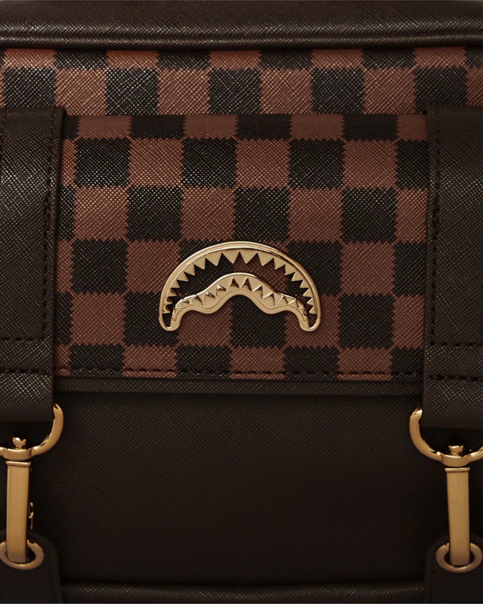 Sprayground Borsa a Mano 910B7457NSZ - SanShopLuxury - 2025, Accessori, Autunno/Inverno, Borsa a Mano, Continuativo, Donna, Idoneo, Marrone, New, Primavera/Estate, Sprayground, SS25, Unica, UNISEX, Uomo, Valigeria