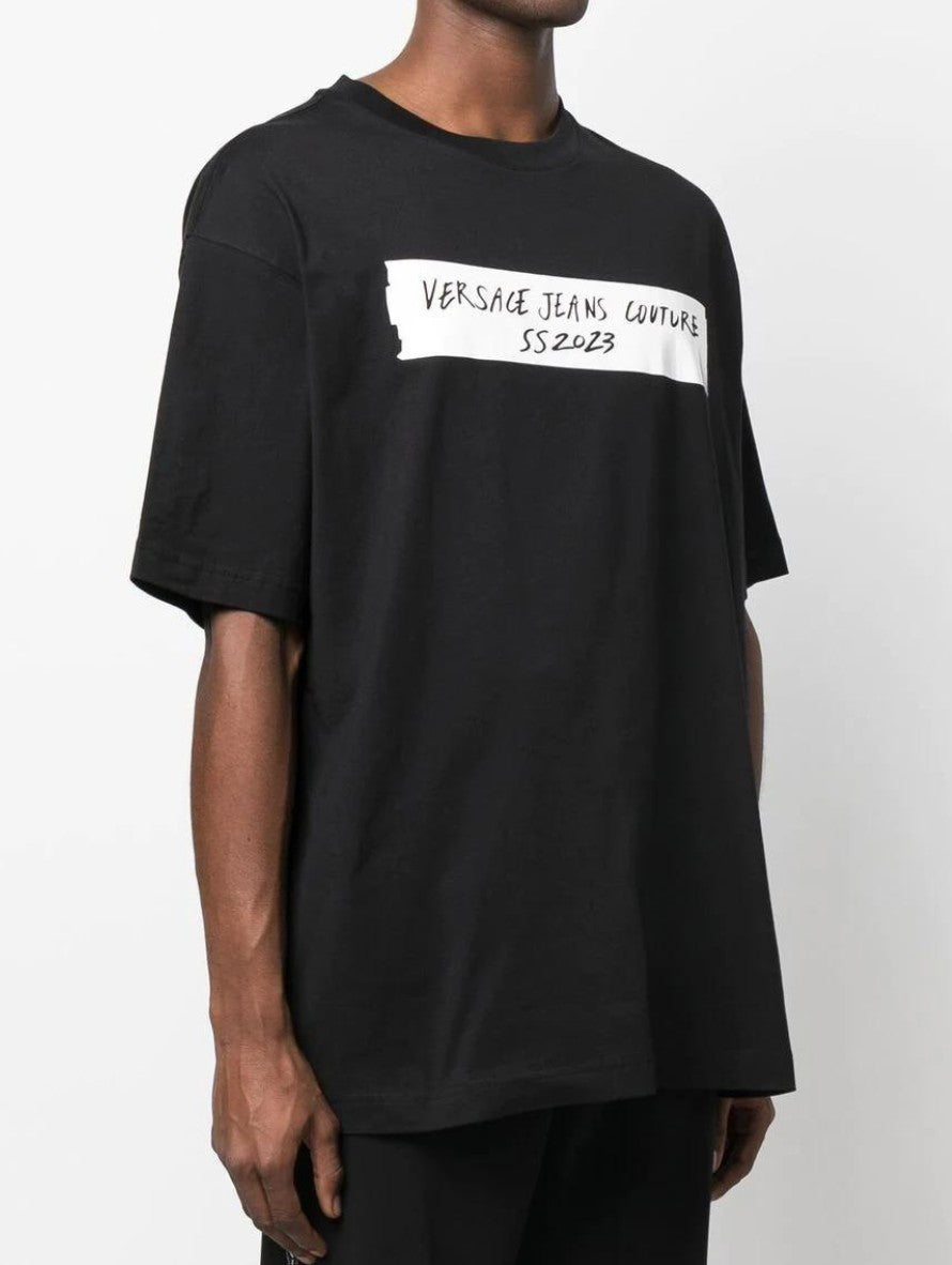 Versace Jeans Couture T-Shirt 74GAHE01 CJ00E - SanShopLuxury - 2023, Abbigliamento, Autunno/Inverno, Bianco, Continuativo, Idoneo, L, M, Nero, Outlet, Primavera/Estate, S, SS23, T-Shirt, Uomo, Versace Jeans Couture, XS