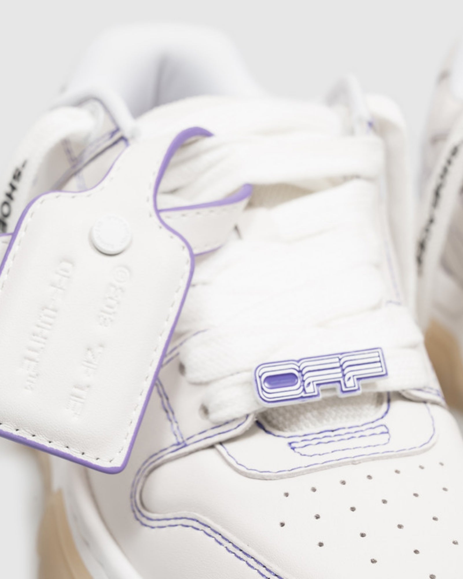 Off-White Sneakers OF05741101