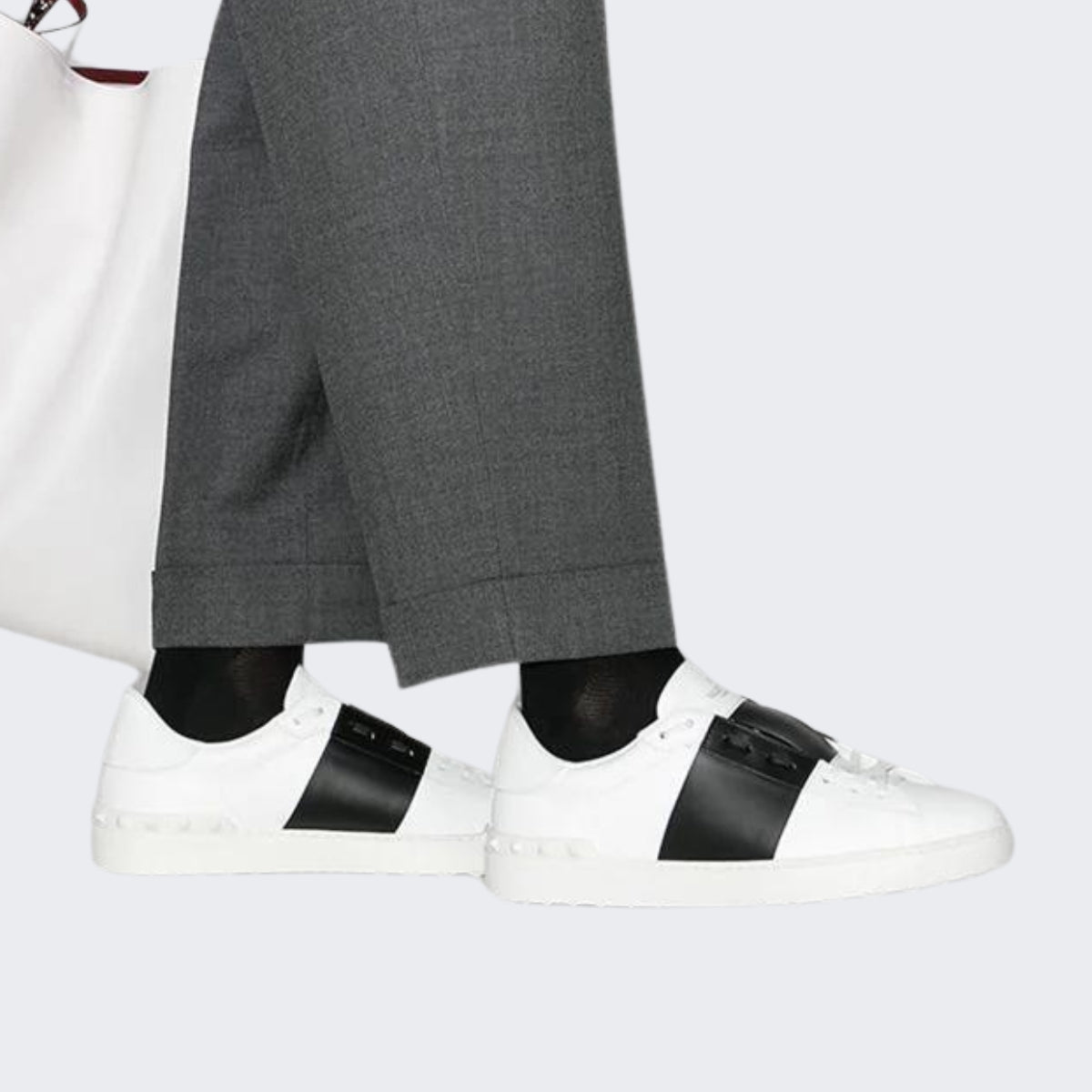 Valentino Garavani Sneakers Y2S0830BLU A01 - SanShopLuxury - 39, 39.5, 40, 40.5, 41, 41.5, 42, 42.5, 43, 43.5, 44, 44.5, 45, 45.5, 46, Autunno/Inverno, Bianco, Bianco-Nero, Calzature, Carry Over, Continuativo, Idoneo, New, Primavera/Estate, Sneakers, Ultimo, Uomo, Valentino Garavani