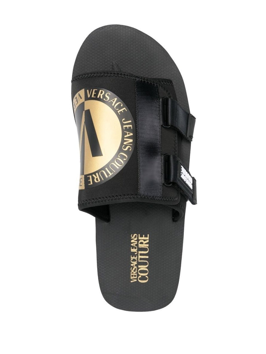 Versace Jeans Couture Sandali 74YA3S7A ZS636 - SanShopLuxury - 2023, 39, 40, 41, 42, 43, 44, Beachwear, Calzature, Nero, Outlet, Primavera/Estate, Sandali, SS23, Uomo, Versace Jeans Couture