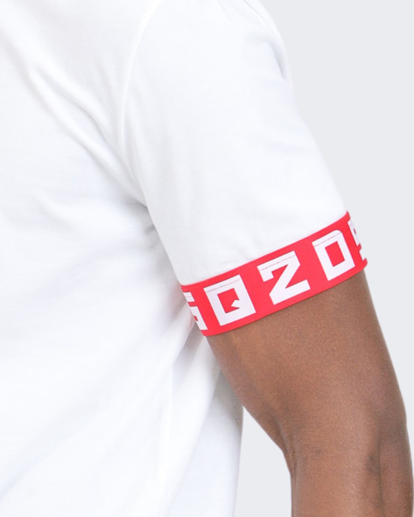 Dsquared2 T-Shirt D9M3S5130 - SanShopLuxury - 2024, Abbigliamento, Beachwear, Bianco, Bianco-Rosso, Dsquared2, Idoneo, L, M, Nero, Outlet, Primavera/Estate, S, SS24, T-Shirt, Uomo, XL, XXL