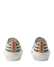 Burberry Sneakers 8050506 A7028