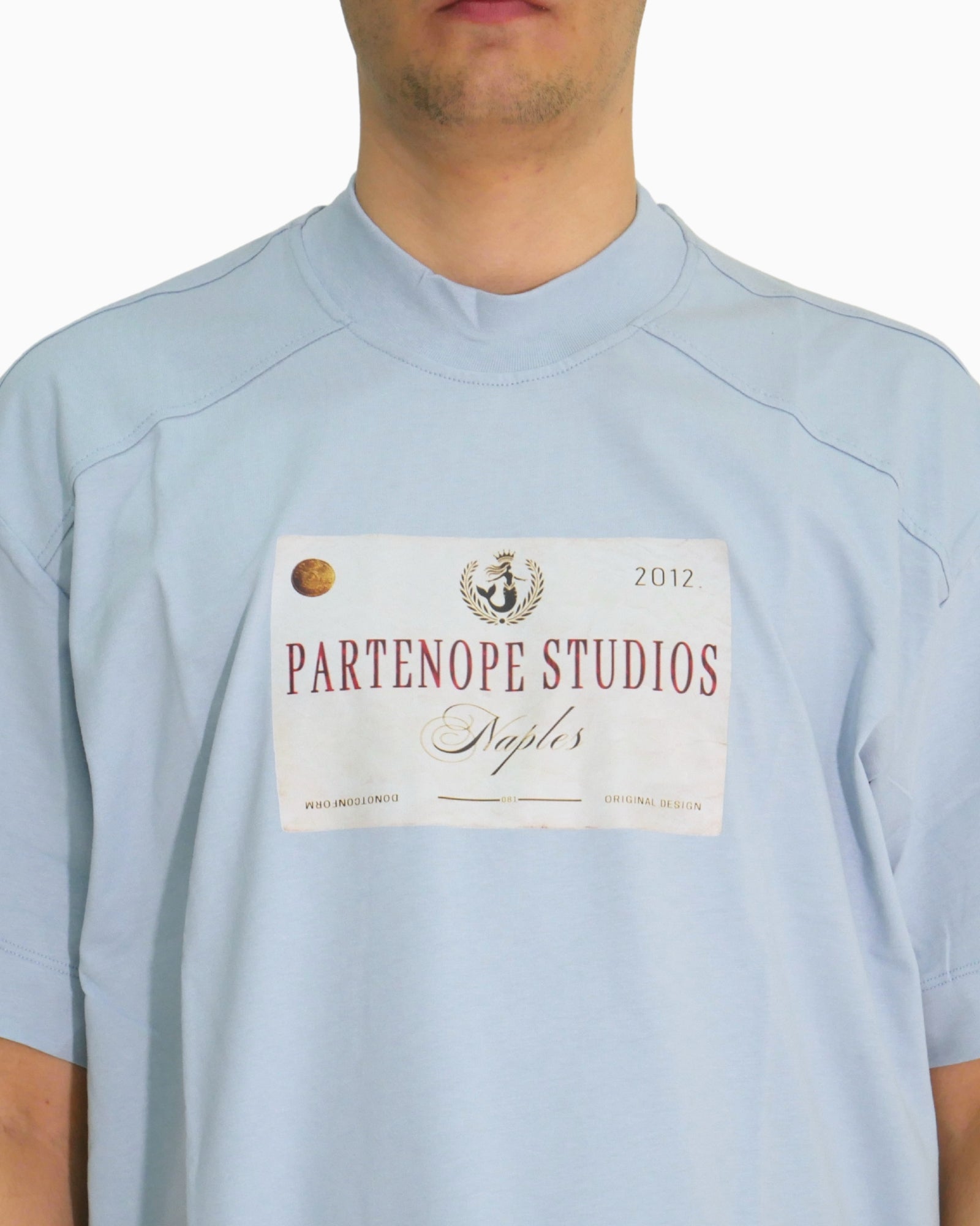 T-Shirt Donotconform TEE5012-A - SanShopLuxury - 2025, Abbigliamento, Azzurro, Donotconform, Idoneo, L, M, New, Primavera/Estate, S, SS25, T-Shirt, Ultimo, Uomo, XL