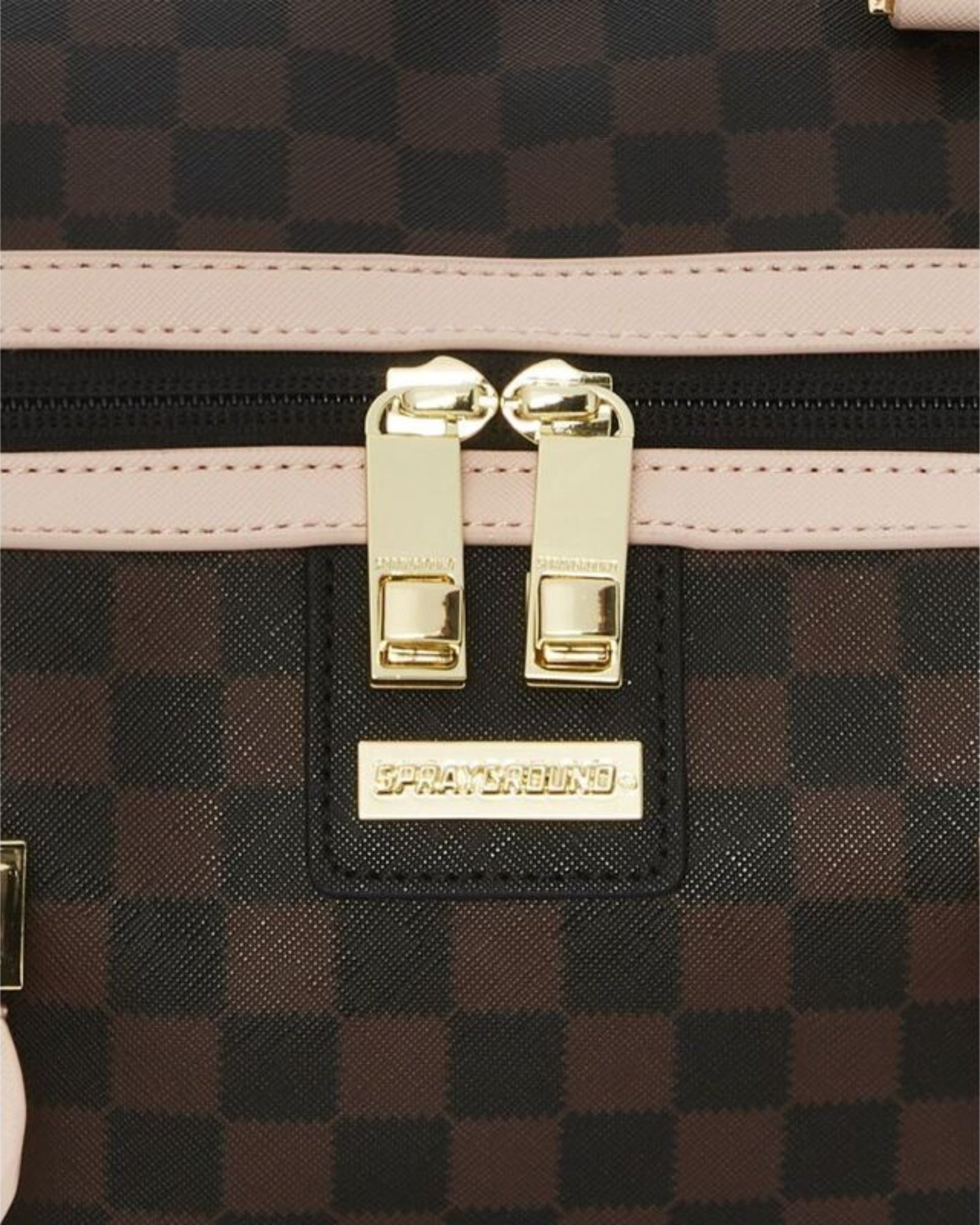 Sprayground Borsa Valigia 910D7461NSZ - SanShopLuxury - 2025, Accessori, Autunno/Inverno, Borsa Valigia, Continuativo, Donna, Idoneo, Marrone, New, Primavera/Estate, Sprayground, SS25, Unica, UNISEX, Uomo, Valigeria